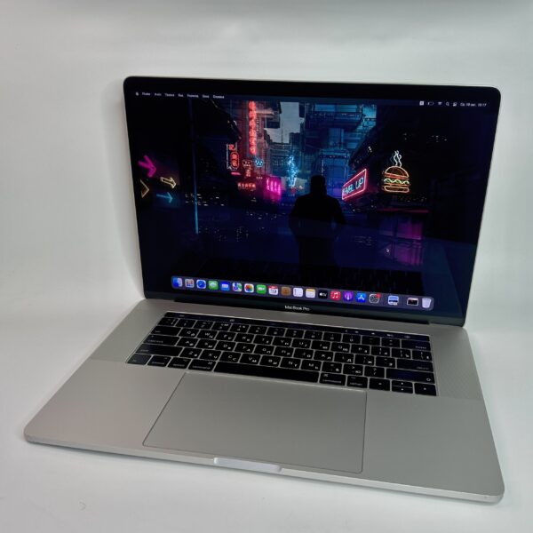 MacBook Pro 15" (2017) Silver, Core i7 2.8GHz, 16GB RAM, 256GB SSD — большой дисплей и новый аккумулятор